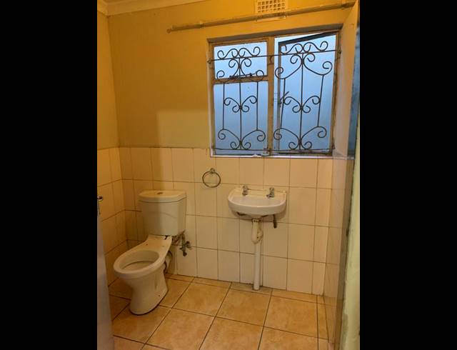 6 BEDROOM HOUSE FOR SALE IN ENTSHONALANGA